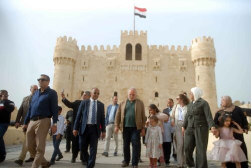 الملك أحمد فؤاد الثانى يزور قلعة قايتباي بالإسكندرية