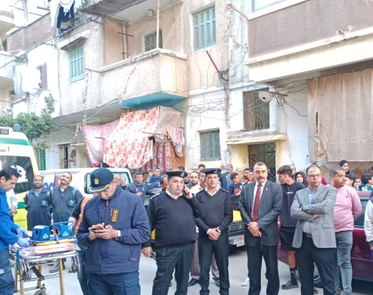 انهيار جزئي بعقار سكني من أربعة طوابق بمنشية النزهة نطاق حي وسط