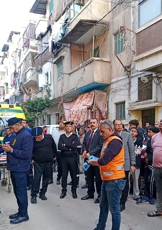 انهيار جزئي بعقار سكني من أربعة طوابق بمنشية النزهة نطاق حي وسط