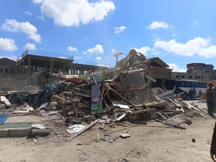 حي شرق بالإسكندرية ينفذ حملة مكبرة لإزالة الإشغالات بشارع الجامعة الأهلية