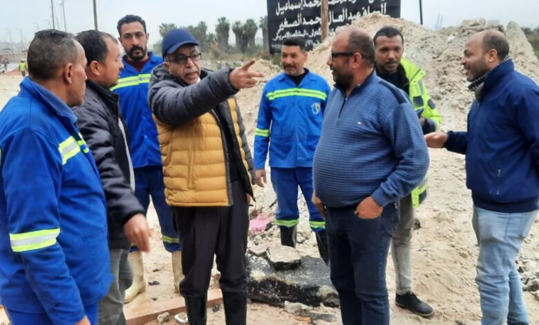 رئيس صرف الإسكندرية يتابع ميدانيًا شفط مياه الأمطار بالعجمي