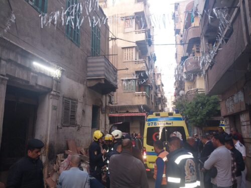 سقوط سقف احد حجرات الدور الأخير بعقار بحي وسط يسفر عن3 وفيات ونجاة 3 مصابين