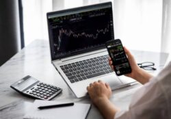 رئيس الوزراء الحكومة تدرس التوسع في العمل أونلاين لترشيد الوقود