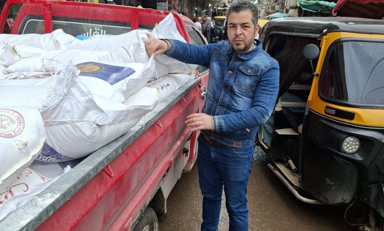 ضبط دقيق بلدى معاد تدويره معبأ داخل شكائر بيضاء بغرض الغش التجارى 