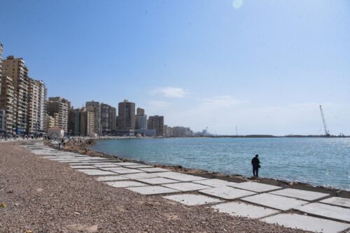 محافظ الإسكندرية يتفقد تطوير “بئر مسعود” ويشدد على جاهزية الشواطئ لصيف