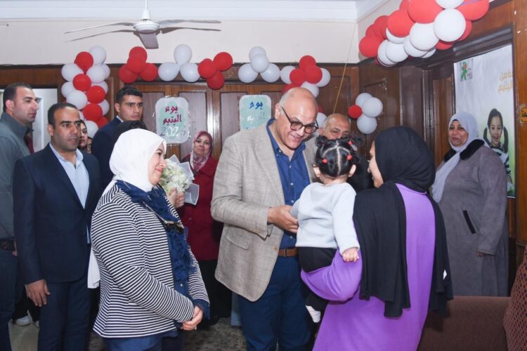 محافظ الإسكندرية يتفقد دارين لرعاية الأطفال في إطار الاحتفال بيوم اليتيم
