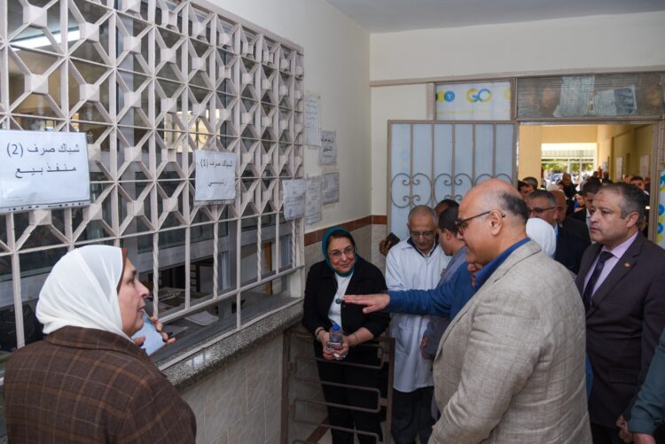 محافظ الإسكندرية يتفقد عيادتي الإسكندرية النموذجية لمتابعة جودة الخدمات الطبية