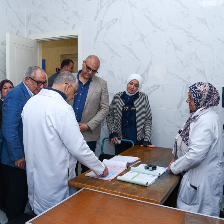 محافظ الإسكندرية يتفقد عيادتي الإسكندرية النموذجية لمتابعة جودة الخدمات الطبية