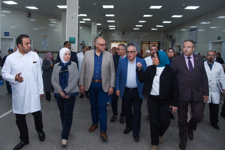 محافظ الإسكندرية يتفقد عيادتي الإسكندرية النموذجية لمتابعة جودة الخدمات الطبية