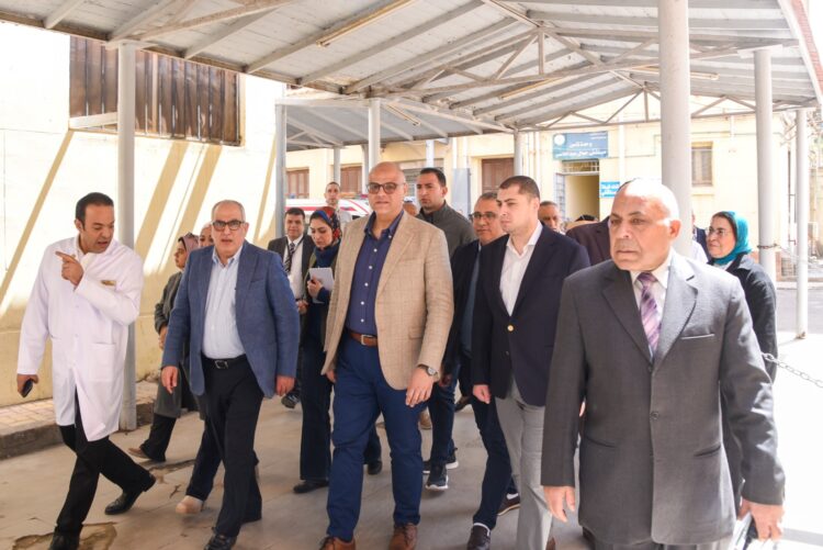 محافظ الإسكندرية يتفقد عيادتي الإسكندرية النموذجية لمتابعة جودة الخدمات الطبية