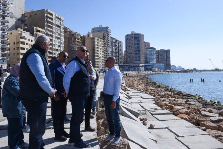 محافظ الإسكندرية يجري جولة مرورية وميدانية موسعة بطول الكورنيش خلال شم النسيم