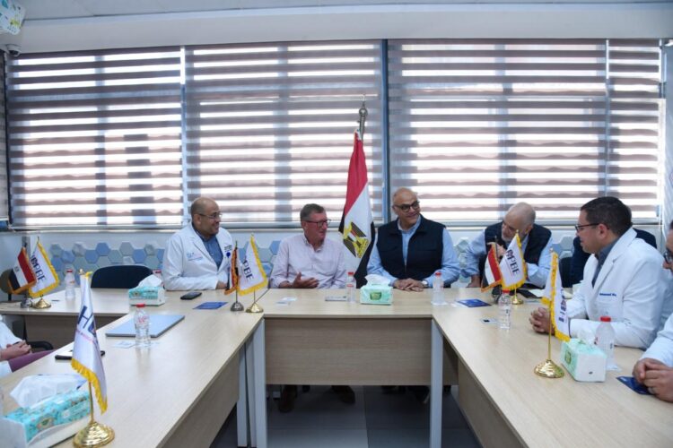 محافظ الإسكندرية يزور مستشفى نيل الأمل ويرحب بالأطباء الدوليين