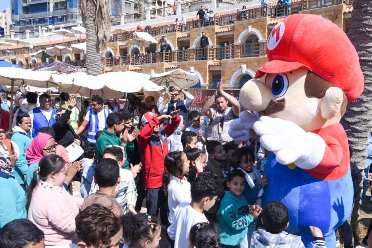 محافظ الإسكندرية يشهد يوماً ترفيهياً بشاطئ ستانلي احتفالاً بأعياد الربيع شم النسيم