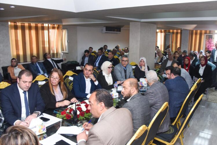 محافظ الإسكندرية يعقد أول لقاء جماهيري والاستماع إلى شكواهم