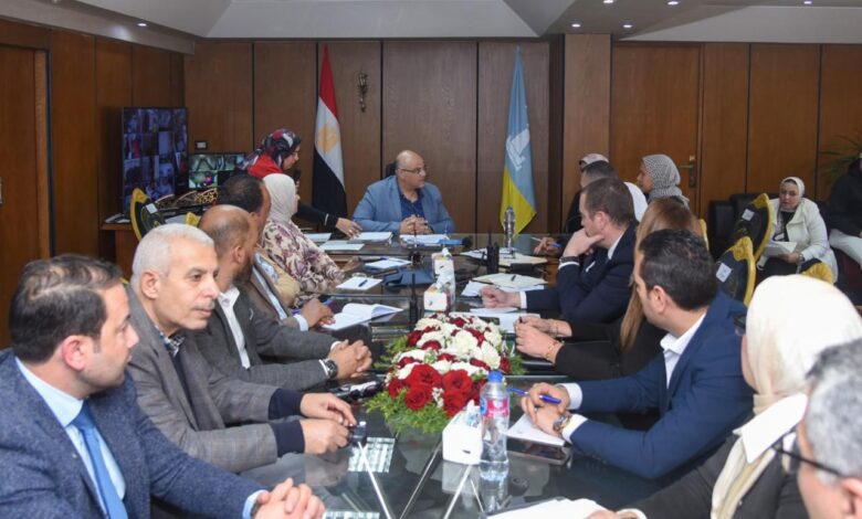 محافظ الإسكندرية يعقد أول لقاء جماهيري والاستماع إلى شكواهم