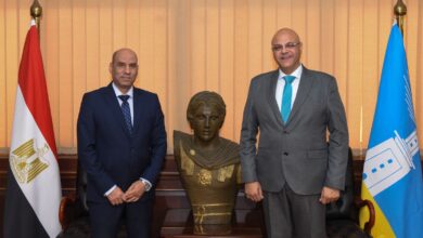 وزير العمل ومحافظ الإسكندرية يسلمان عقودًا لذوي الهمم لدمجهم في سوق العمل
