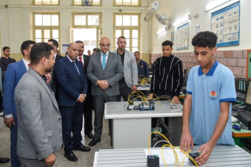 وزير العمل ومحافظ الإسكندرية يشهدان تخريج دفعات جديدة من معهد الدون بوسكو