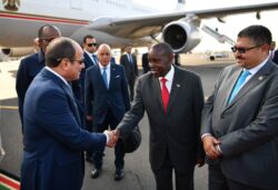 الرئيس السيسي يصل بسلامة الله إلى العاصمة الكينية نيروبي للمشاركة في أعمال قمة إفريقيا–فرنسا