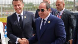 السيسي لماكرون: القاهرة ترفض أي مساس بأمن الدول العربية