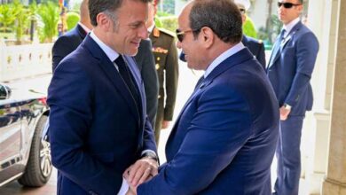 ماكرون: سعيد بلقاء صديقي الرئيس السيسي لتعزيز الرابط القوي بين البلدين.