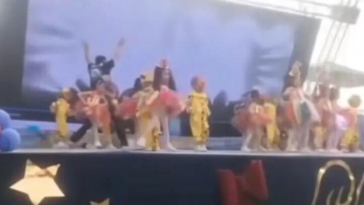 مشهد يحبس الأنفاس سقوط شاشة على أطفال خلال حفل مدرسي بالجيزة