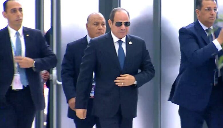 السيسي يتوجه إلى القصر الرئاسي في عنتيبي للقاء نظيره الأوغندي موسيفيني