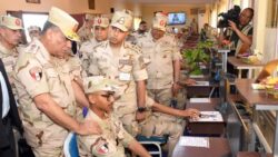 وزير الدفاع: حريصون على توفير كل الإمكانيات لتأهيل المقاتل والدفاع عن الوطن