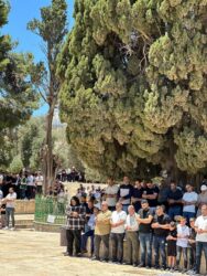 المسجد الاقصى:60 ألف مصلٍ يؤدون الجمعة في ثالث أيام العيد