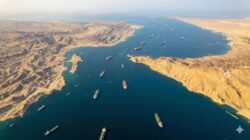 سفير الصين بمصر يدعو لفتح مضيق هرمز ومنع التصعيد
