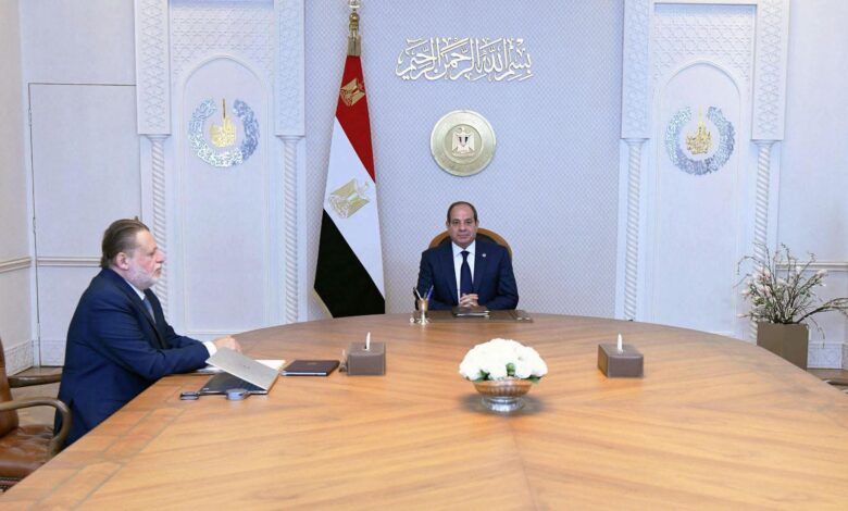 إجتمع السيد الرئيس عبد الفتاح السيسي، اليوم، مع السيد حسن عبد الله، محافظ البنك المركزي.