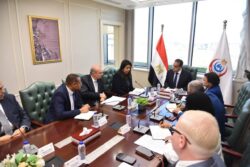 وزير الصحة يبحث تعزيز التعاون مع البنك الدولي ومؤسسة التمويل الدولية في القطاع الصحي.