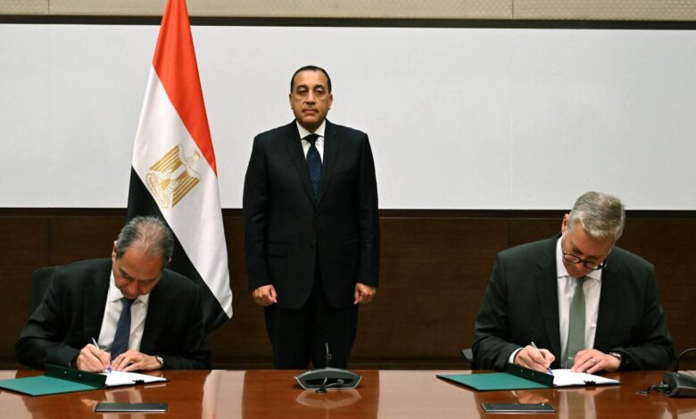 شهد رئيس الوزراء توقيع اتفاقية لتأهيل شبكات الغاز اللبنانية بخبرات قطاع البترول المصري.