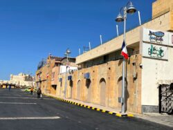 الإسكندرية تتزين إستعدادآ لإستقبال ماكرون في أول زيارة لعروس البحر