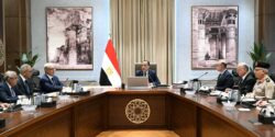 رئيس مجلس الوزراء يتابع موقف طرح عدد من الشركات الحكومية في البورصة.