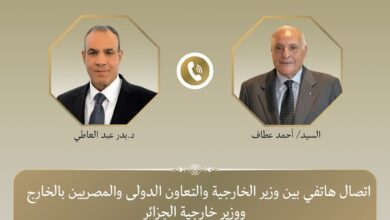 وزير الخارجية يتلقى اتصالاً هاتفياً من نظيره الجزائري لبحث العلاقات الثنائية والقضايا الإقليمية.