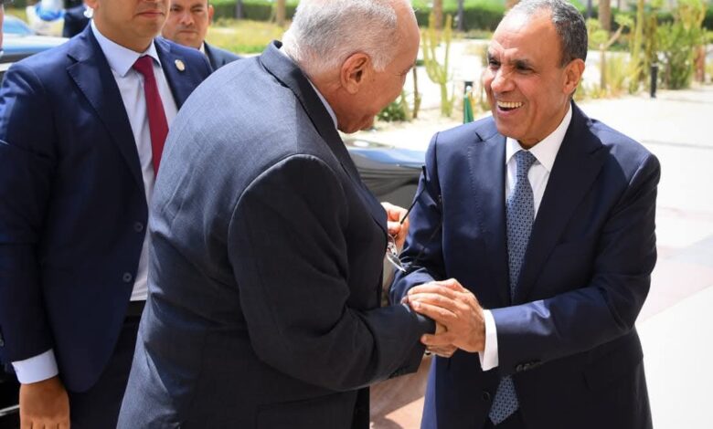 وزير الخارجية يستقبل وزير الشئون الخارجية الجزائري بالقاهرة