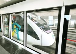 مدبولي: توجيه من فخامة الرئيس بأهمية التوسع في إنشاء شبكة من وسائل النقل الجماعي الأخضر