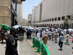 رئيس بعث الحج ينصح الحجاج بارتداء بطاقتي "نسك" و"رقم خيمة منى" والبقاء بمخيمات عرفات