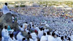 حجاج بيت الله الحرام يؤدون طواف الوداع في ختام مناسك الحج