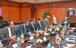 الاستثمار تبحث مع ڤودافون تسريع التحول الرقمي