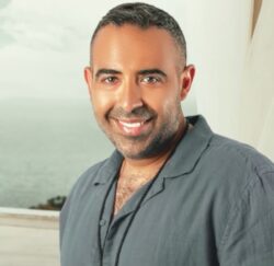 محمد عدوية يروج للفيلم الوثائقي لوالده "عدوية.. سلطان أهل الهوى"