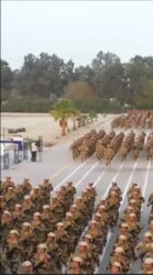 رجال الصاعقة المصرية يلفتون الأنظار في شوارع العبور خلال تدريب صباحي مفاجئ