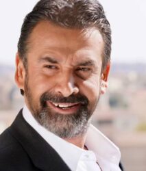 كريم عبد العزيز: «دور يحيى في الفيل الأزرق أجرأ قرار في 28 سنة مشوار فني»