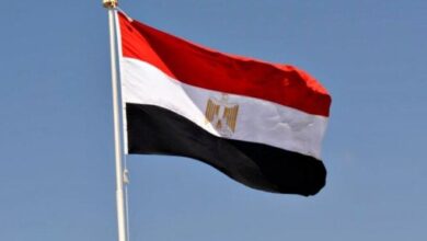 مصر تعرب عن تضامنها مع مملكة البحرين الشقيقة وتدعم إجراءاتها لحماية أمنها وصون مقدراتها تعرب جمهورية مصر العربية عن دعمها لكافة الخطوات والإجراءات والتدابير الأمنية والقانونية التي تتخذها السلطات في مملكة البحرين الشقيقة لحماية أمنها وشعبها وصون مقدراتها واستقرارها الداخلي. وتؤكد مصر تضامنها الكامل مع مملكة البحرين الشقيقة، وتجدد رفضها لأي محاولات لزعزعة استقرار دول المنطقة، مشددة على موقفها الراسخ بأن أمن مملكة البحرين وسائر دول الخليج الشقيقة يمثل جزءا لا يتجزأ من الأمن القومي المصري.