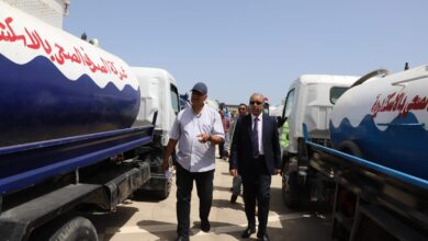 اصطفاف معدات شركة الصرف الصحي بالإسكندرية للتأكد من الجاهزية والاستعداد الكامل
