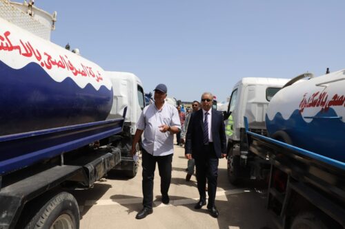 اصطفاف معدات شركة الصرف الصحي بالإسكندرية للتأكد من الجاهزية والاستعداد الكامل