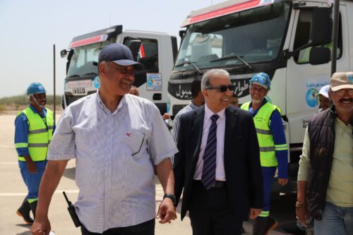 اصطفاف معدات شركة الصرف الصحي بالإسكندرية للتأكد من الجاهزية والاستعداد الكامل