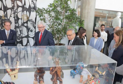 افتتاح معرض "كنوز الحرف اليدوية البيروانية" بمكتبة الإسكندرية