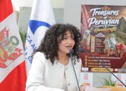 افتتاح معرض "كنوز الحرف اليدوية البيروانية" بمكتبة الإسكندرية