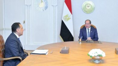 الرئيس السيسي يستعرض مع رئيس الوزراء ملفات الحماية الاجتماعية وتوطين الصناعة.